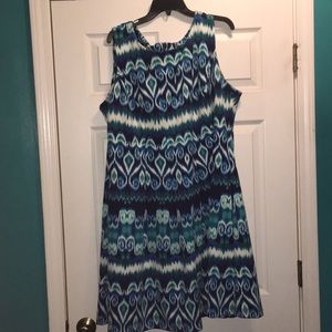 EUC thick sleeveless dress with pockets.